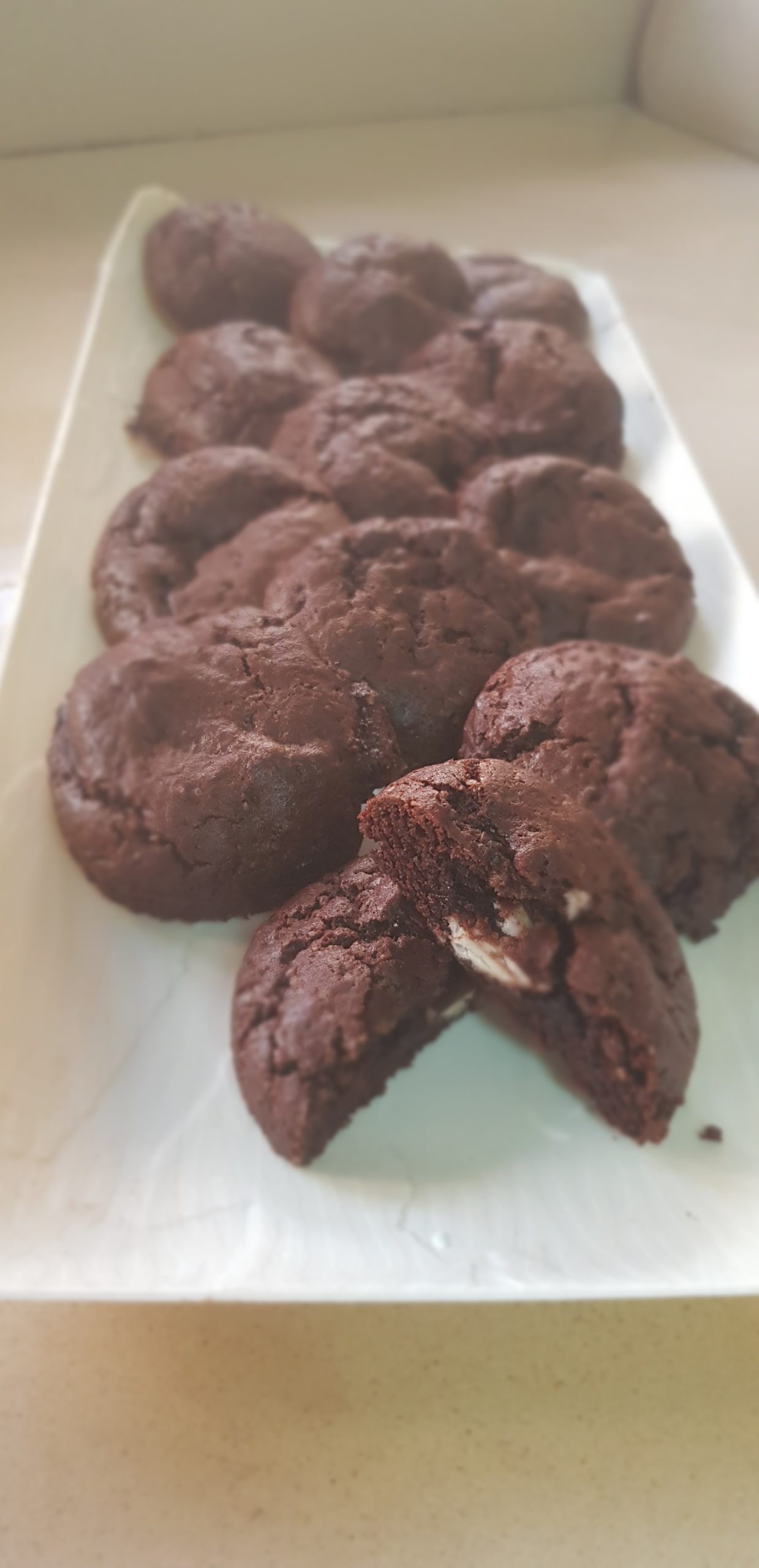 Les méga cookies au chocolat noir et chocolat blanc